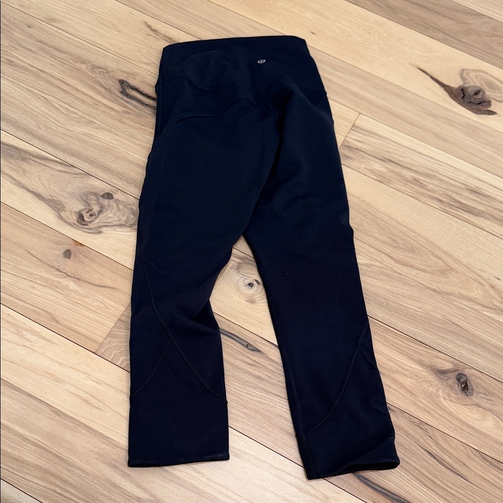 Lululemon navy cropped Leggings size 2